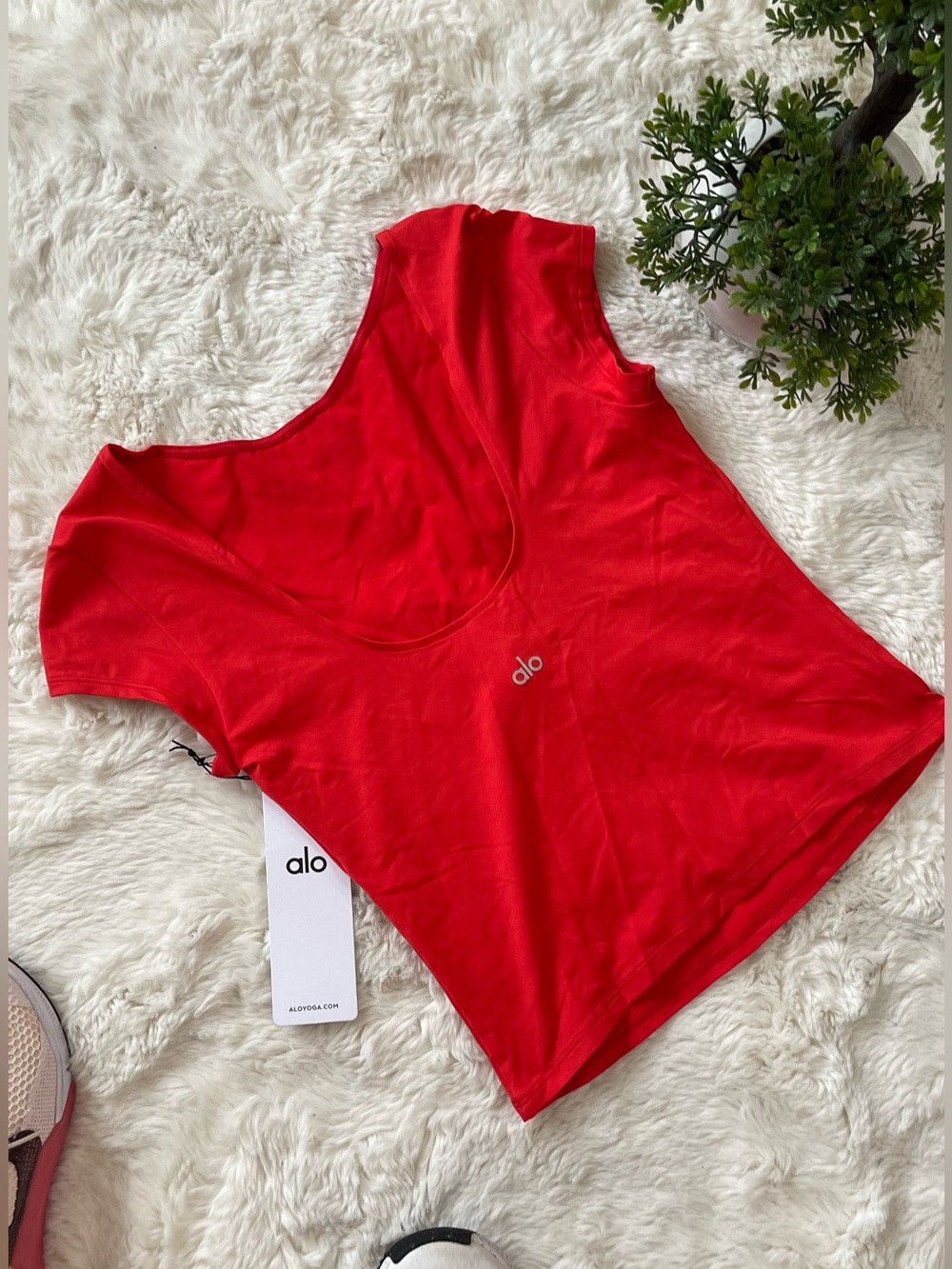 Alo Yoga Alosoft Back For More Tee Bright Red Open Scoop Back Top Gym Size M NWT